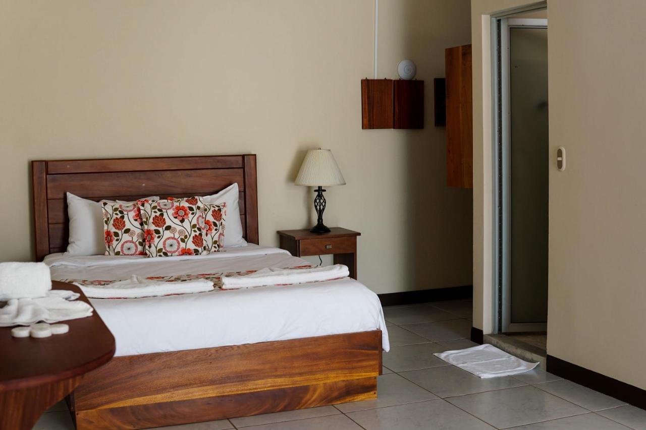 Puerta Del Cielo Quepos Hotel Bagian luar foto